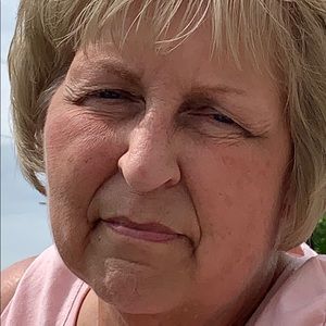 Meet your Posher, Debbie